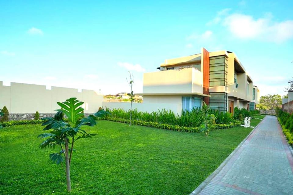 Luxury 3 BR Private Pool #LR18 Villa in Kuta Selatan