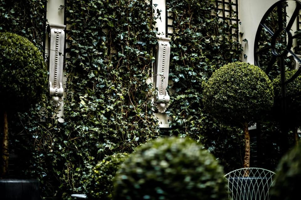 Monsieur George Hotel & Spa - Champs-Elysées Hotel in Paris