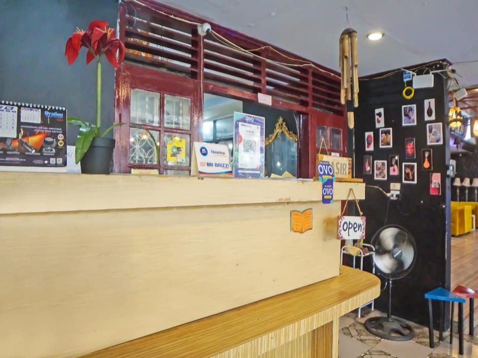 OYO 990 Stadion Residence Syariah Hotel in Indonesia