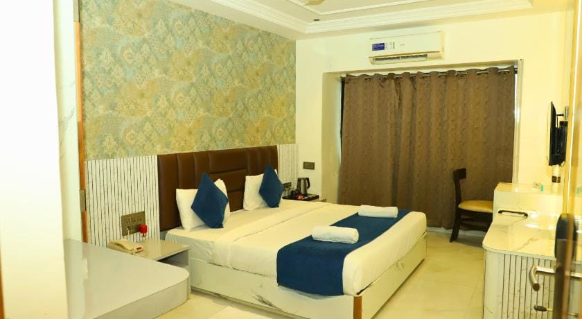 Hotel Shirdi Park Inn - 80 Meters From Sai Samadhi Temple Hotel in Maharashtra