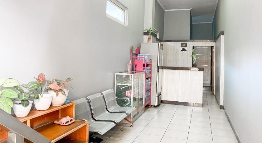 Karins Guesthouse Syariah RedPartner Hotel in Bandung