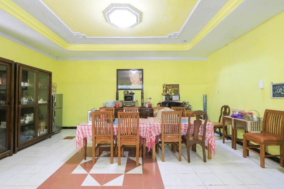 Hotel O Wallet Family Residence Syariah Hotel in East Java