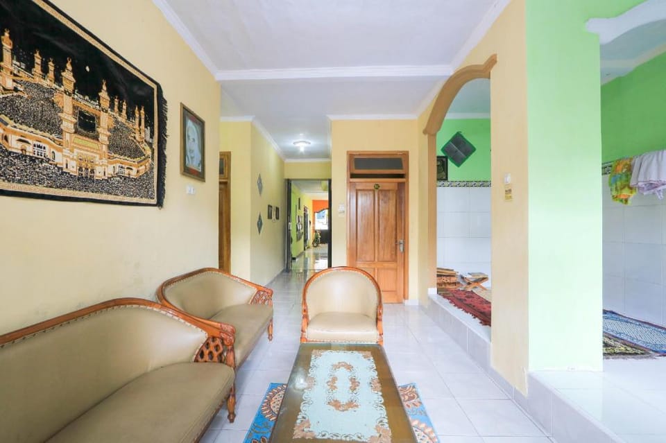 Hotel O Wallet Family Residence Syariah Hotel in East Java