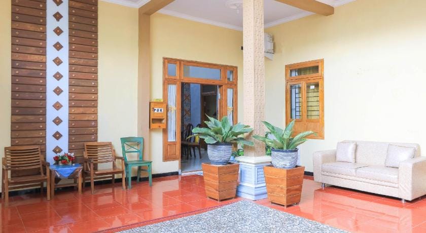 Hotel O Wallet Family Residence Syariah Hotel in East Java