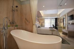 Entire 1 BR Premium Room with Balcony #K68 Vacation rental in Ubud