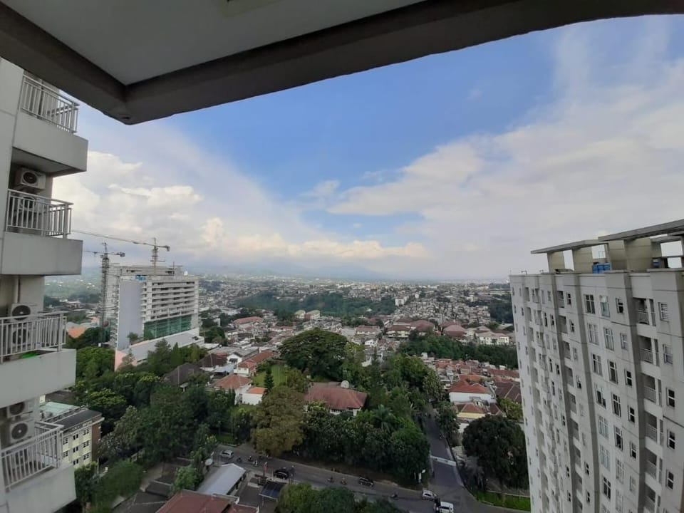 Homey Staycation | Parahyangan Residence Apartment in Parongpong