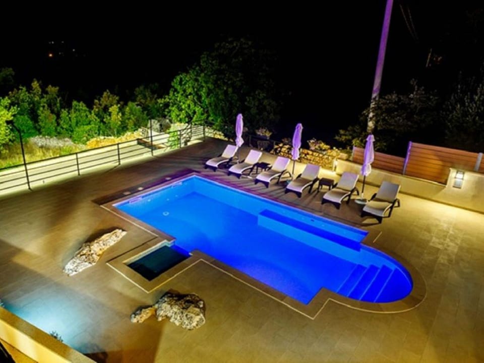 Brand new countryside villa with heated pool, 30 min from the coast Villa in Split-Dalmatia County
