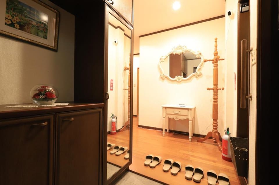 Meguro 135㎡４Bedroom Big house 2minsTrainSt Vacation rental in Kanagawa Prefecture
