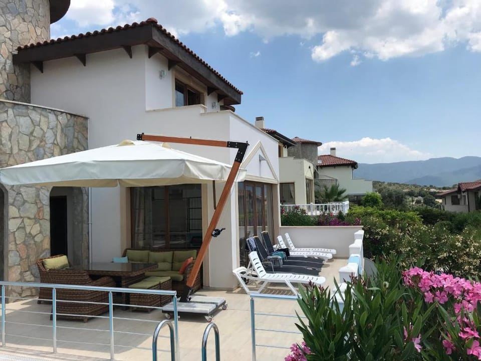 Deluxe Villa with Panoramic Sea and Mountain Views Villa in Aydın Province