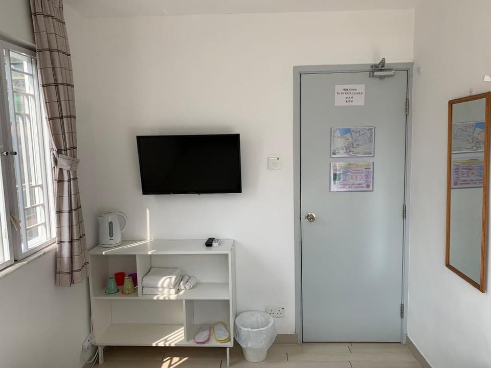 Cozy Twin Bed Room in Tung Chung (Shared bathroom) Apartment in Hong Kong