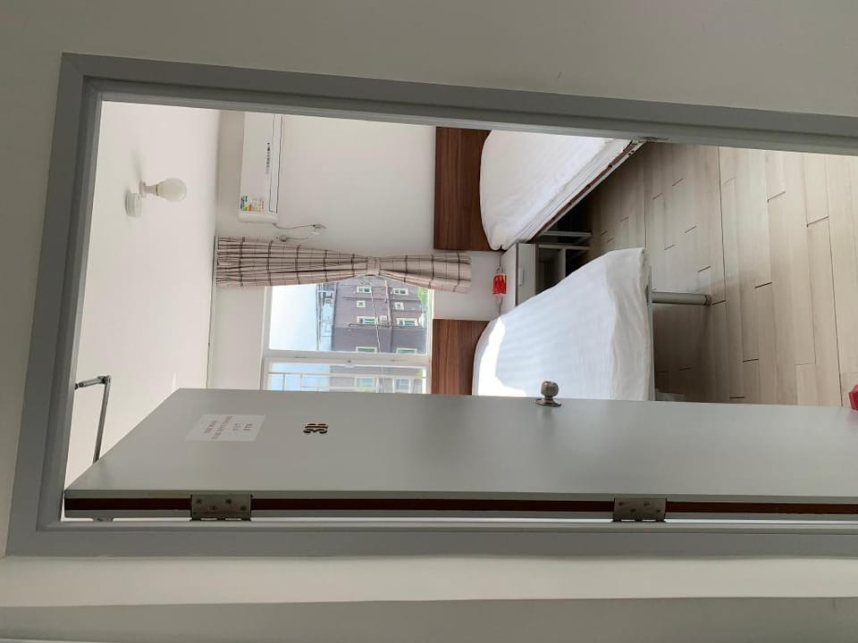 Cozy Twin Bed Room in Tung Chung (Shared bathroom) Apartment in Hong Kong