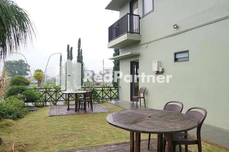 Panorama Inn Residence Batu Redpartner Hotel in Batu