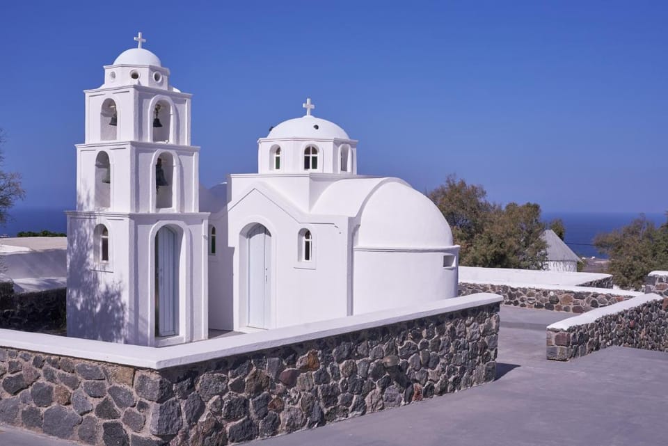 Mr and Mrs White Santorini Hotel in Oia