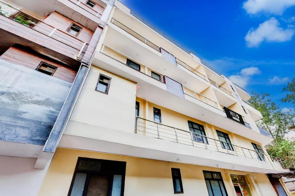 Hotel O Rohini Sector 18 Metro Station Formerly Mohit Plaza Hotel in Delhi