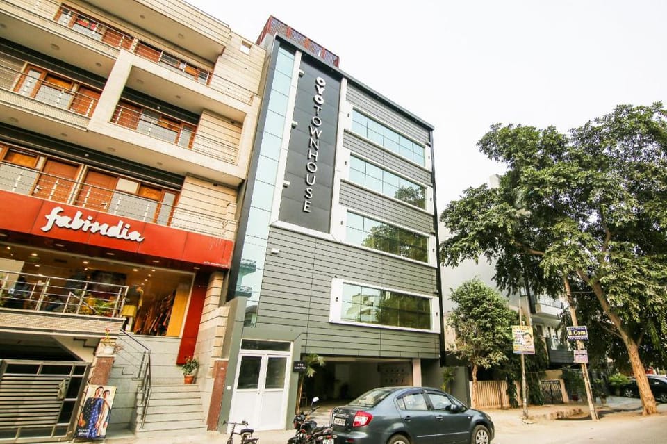 Hotel O 7 star Hotel in Delhi