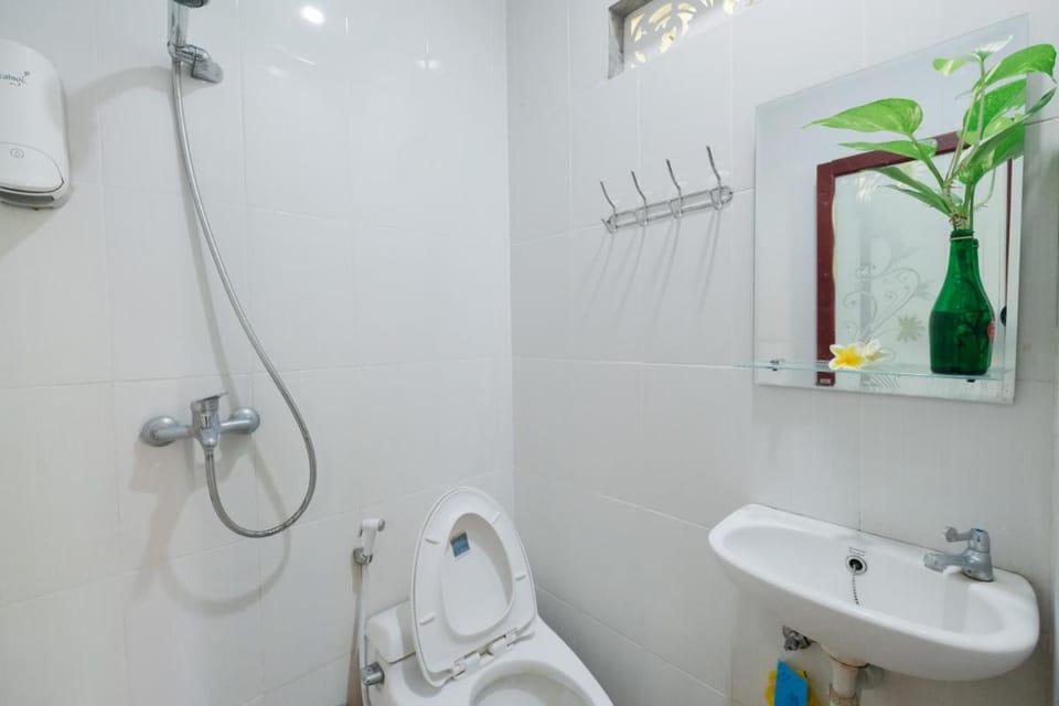 D'Tamblingan Guest House at Taman Griya Jimbaran RedPartner - Minimum Stay 30 Nights Hotel in Kuta Selatan