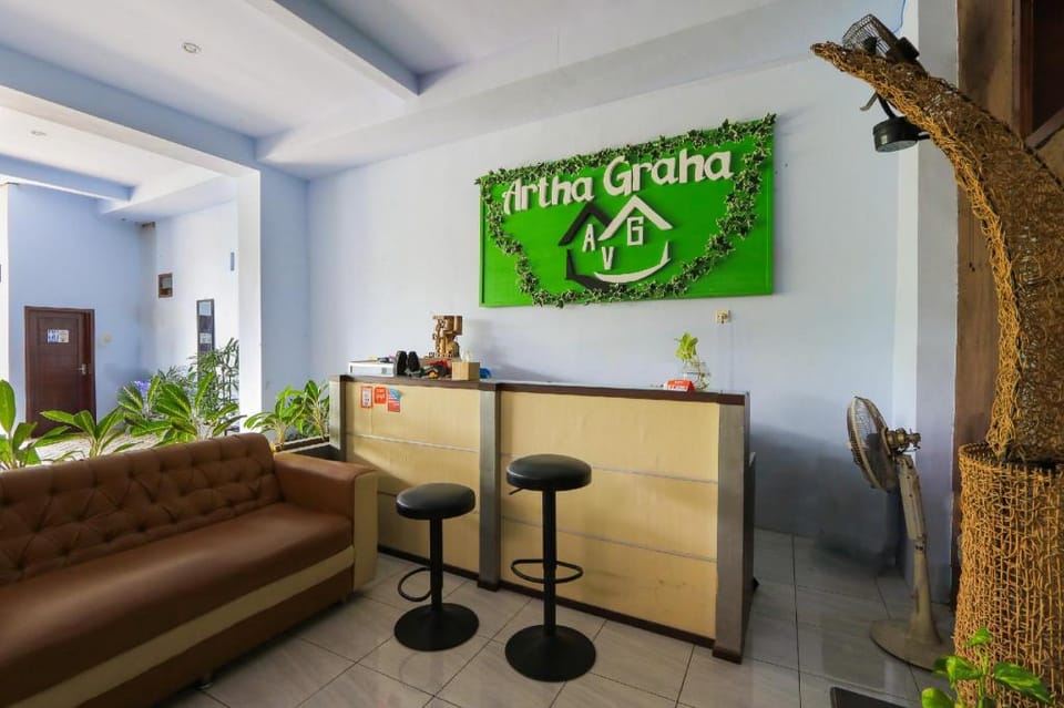 OYO 2453 Artha Graha Vip Hotel in East Java