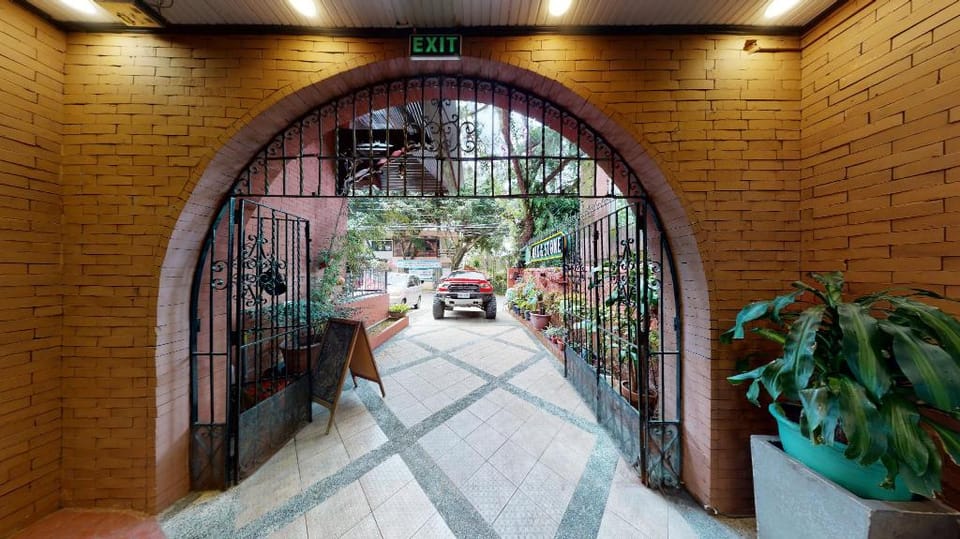 Oak and Stone Bed and Breakfast Hotel in Baguio