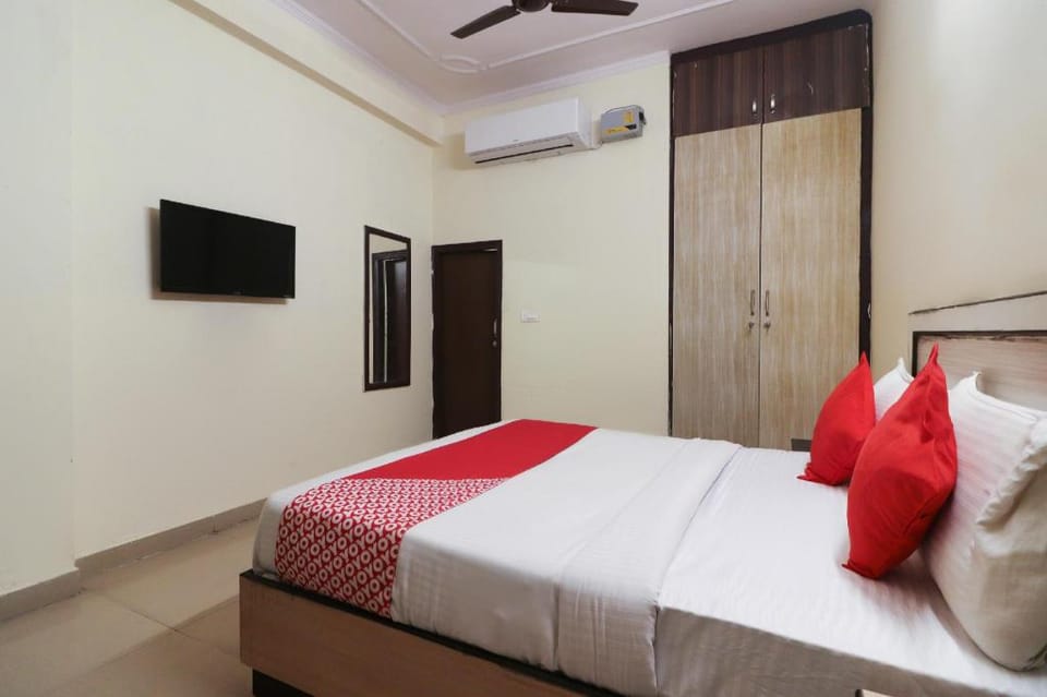 OYO 64749 Royal Residency Hotel in Noida