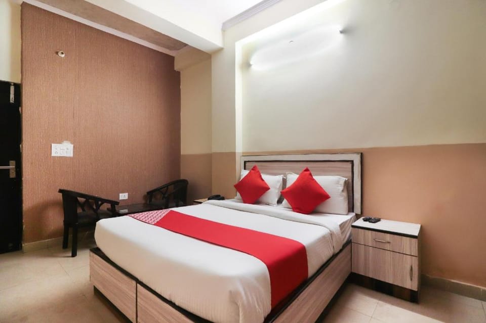 OYO 64749 Royal Residency Hotel in Noida
