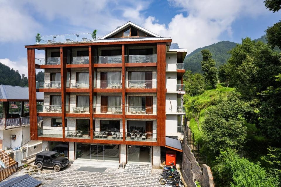 Alt Life Luxe  Himalayan Dharamkot- Mcleodganj Hotel in Punjab, India