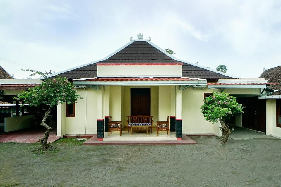 SPOT ON 2653 Omah Mbah Lurah Syariah Hotel in Special Region of Yogyakarta