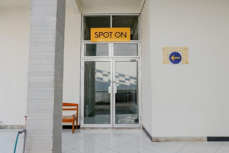 SPOT ON 2723 Gatsu Kost Hotel in East Java