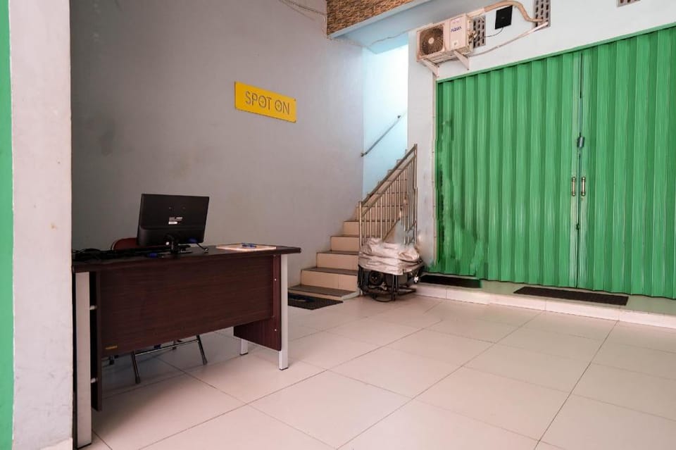 OYO 2738 818 Home Stay Hotel in Indonesia