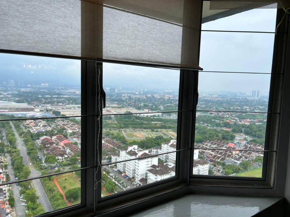 Main Place Residence Subang Near LRT 2R1B 4-5pax Apartment in Subang Jaya