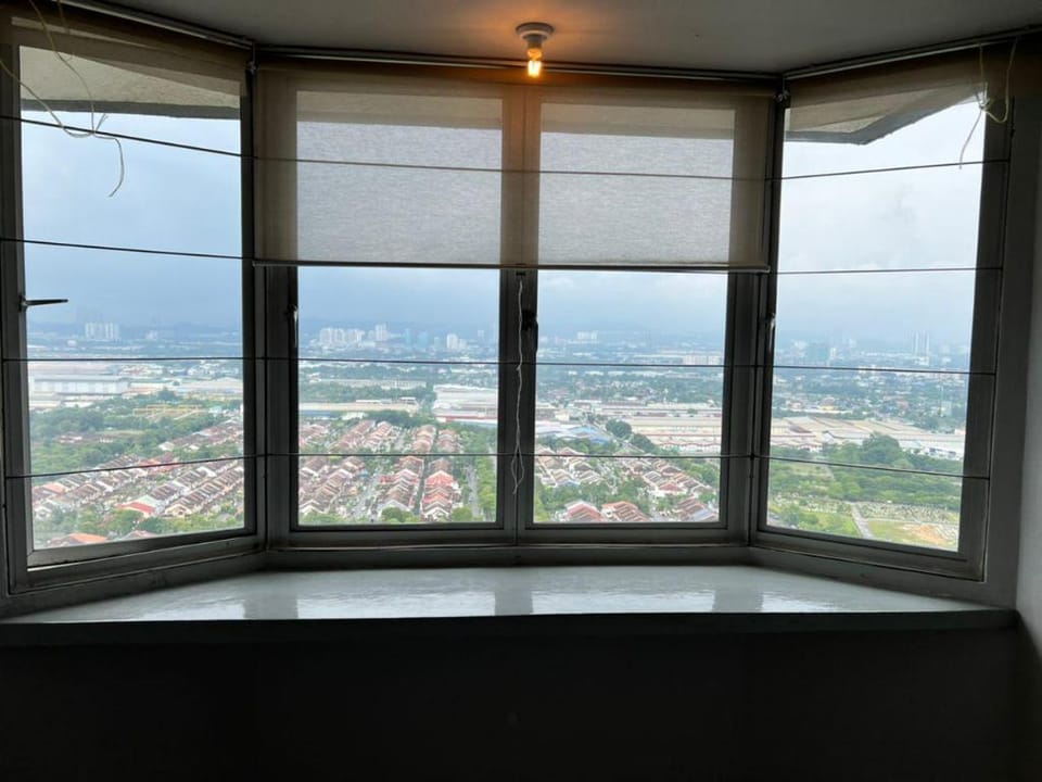 Main Place Residence Subang Near LRT 2R1B 4-5pax Apartment in Subang Jaya