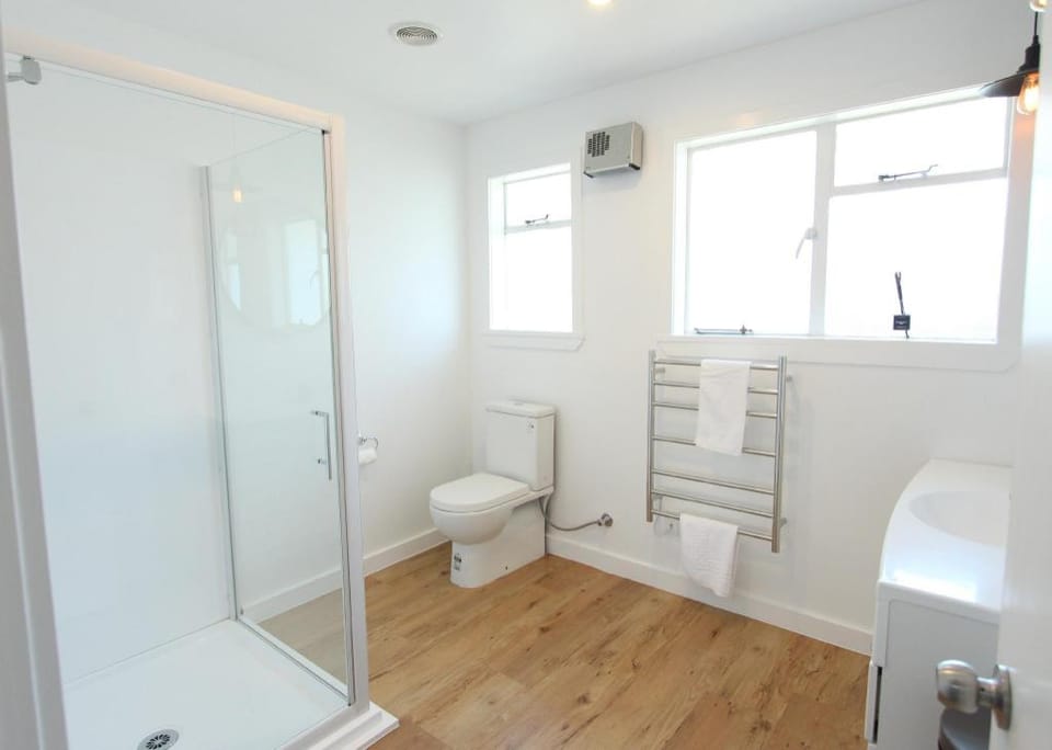1- DELIGHTFULLY FRESH, PRIVATE HOME CLOSE TO TOWN Vacation rental in Wanaka
