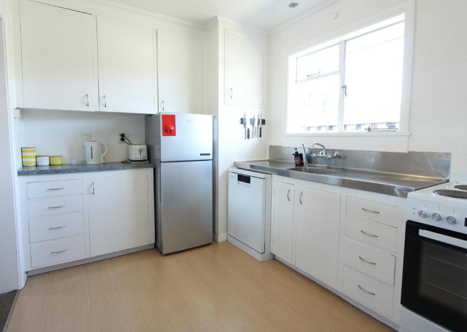 1- DELIGHTFULLY FRESH, PRIVATE HOME CLOSE TO TOWN Vacation rental in Wanaka