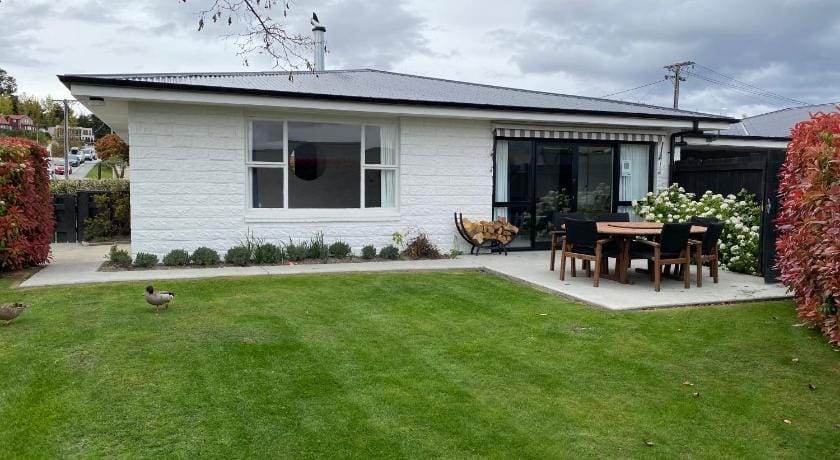 1- DELIGHTFULLY FRESH, PRIVATE HOME CLOSE TO TOWN Vacation rental in Wanaka