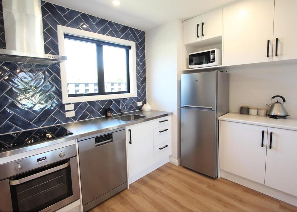 2- HANDSOME & SUNKISSED ON THE DOORSTEP TO WANAKA Vacation rental in Wanaka