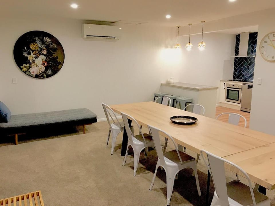 2- HANDSOME & SUNKISSED ON THE DOORSTEP TO WANAKA Vacation rental in Wanaka