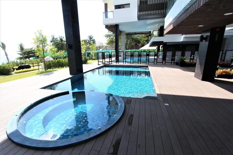 Escape 2 Condominium  (New Beachfront) Apartment in Chon Buri Changwat