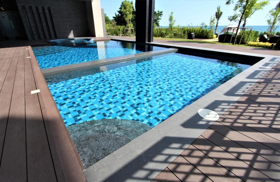 Escape 2 Condominium  (New Beachfront) Apartment in Chon Buri Changwat
