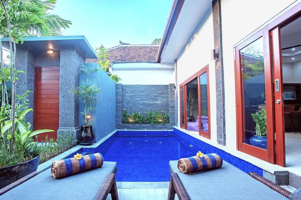 SEMINYAK BEACH 4/5 bedroom BEST LOCATION - AWESOME Villa in Kuta