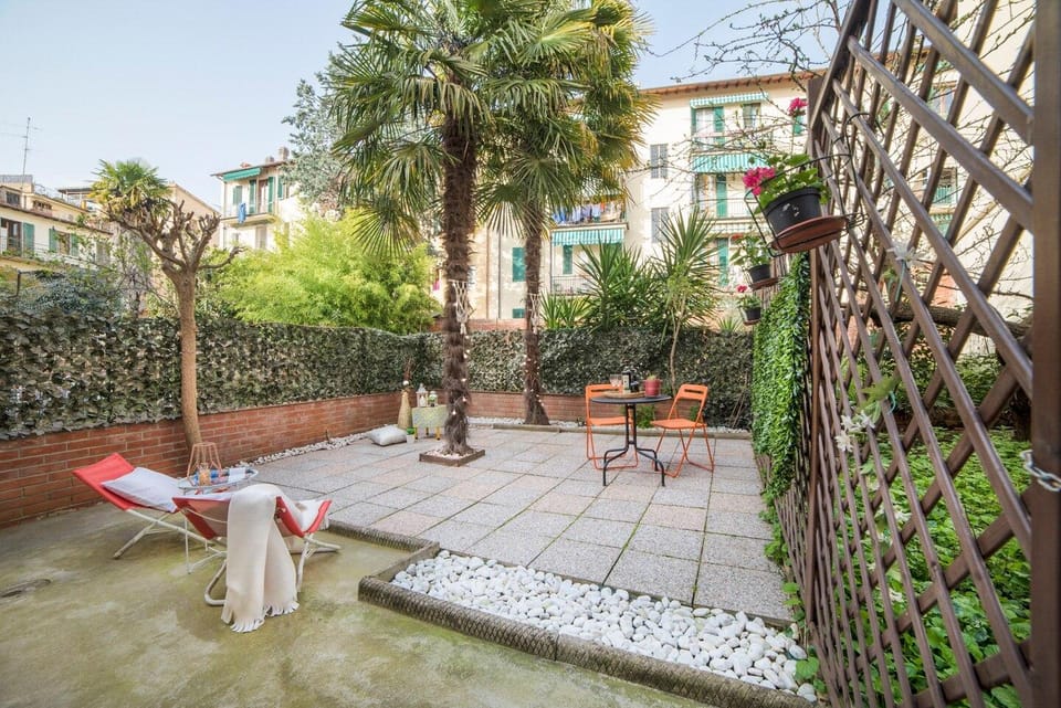 Romantic Studio 49sq with/1 sofabed King size Vacation rental in Florence