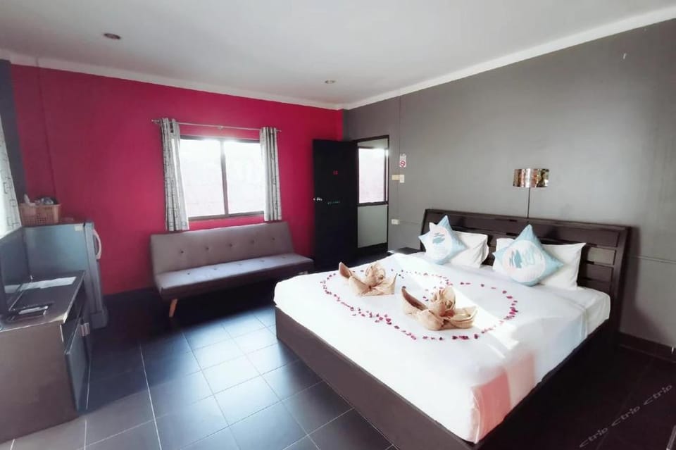 Belle Cose Guesthouse / King Bed Room / 2 person Apartment in Patong