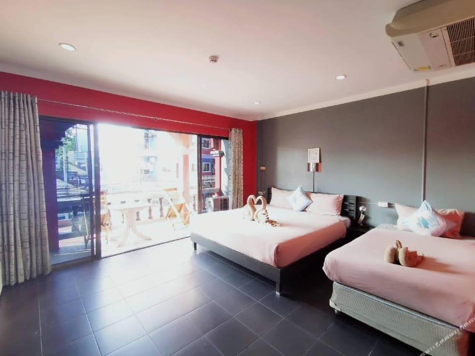 Belle Cose Guesthouse / 3 person Room /Family room Apartment in Patong