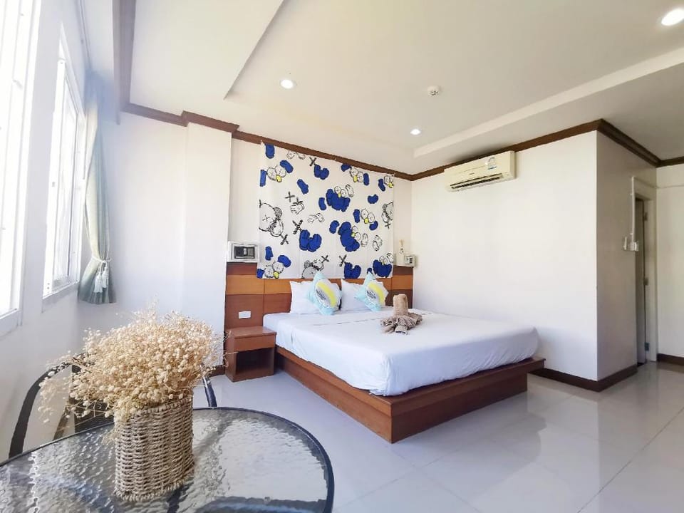 Lanting House / 2 person Room/  KingBed / Window Apartment in Patong