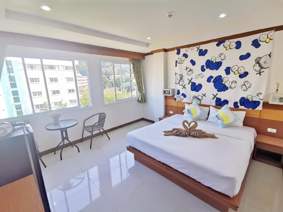Lanting House / 2 person Room/  KingBed / Window Apartment in Patong