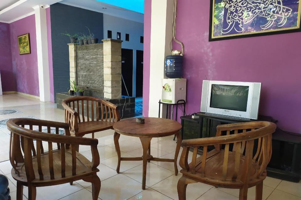 OYO 2654 Yulia Guesthouse Near Kopi Bajawa Flores NTT Tebet Hotel in South Jakarta City
