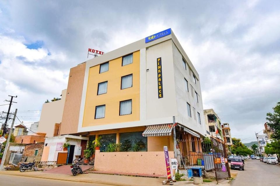 FabHotel Pink Cozzy Hotel in Jaipur
