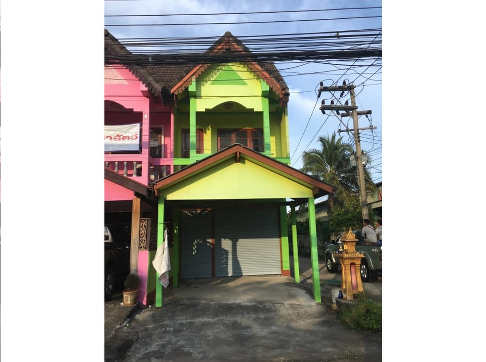 Green Brown Townhome Hang Chat Lampang  Vacation rental in Thailand