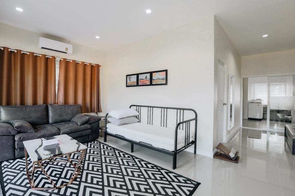 Glass House, Mountain View, Near Airport-city Vacation rental in Thailand
