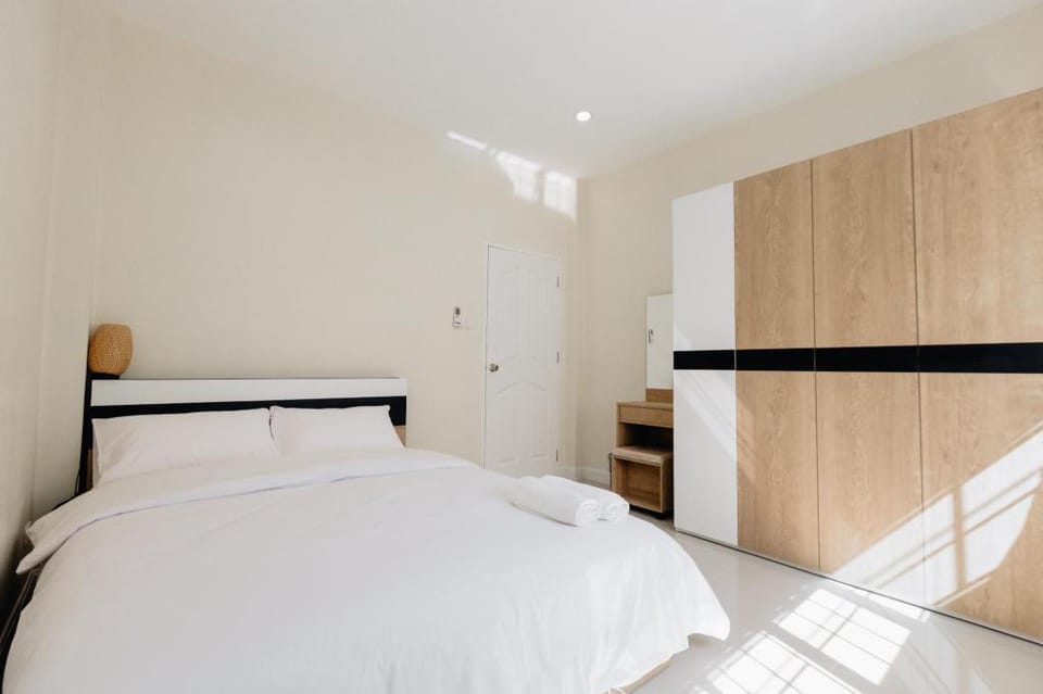 Glass House, Mountain View, Near Airport-city Vacation rental in Thailand