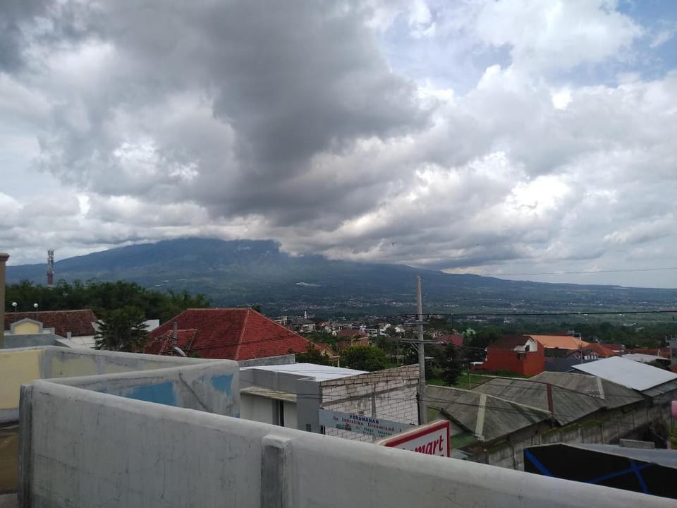 Alfa Homestay keluarga (harga perkamar) Vacation rental in Batu