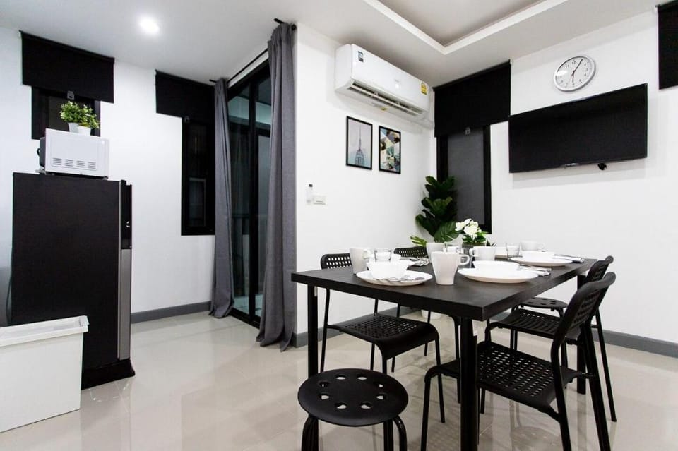 P3 Silom Large 2beds full kitchen WIFI 4-6pax Apartment in Bangkok